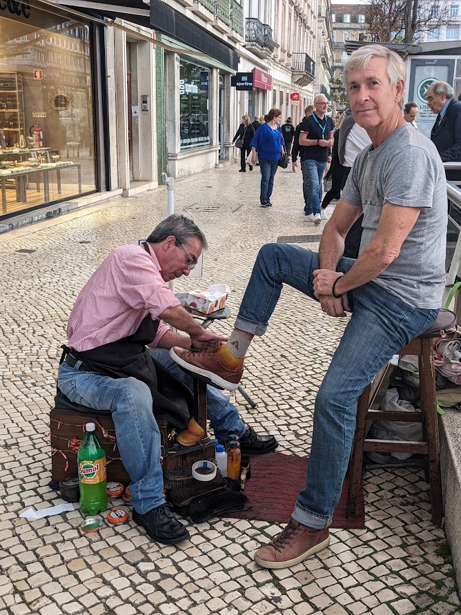 I took the opportunity for a much-needed shoe shine. The shoe shiner was thorough, and the process took thirty minutes, resulting in an exceptional shine.